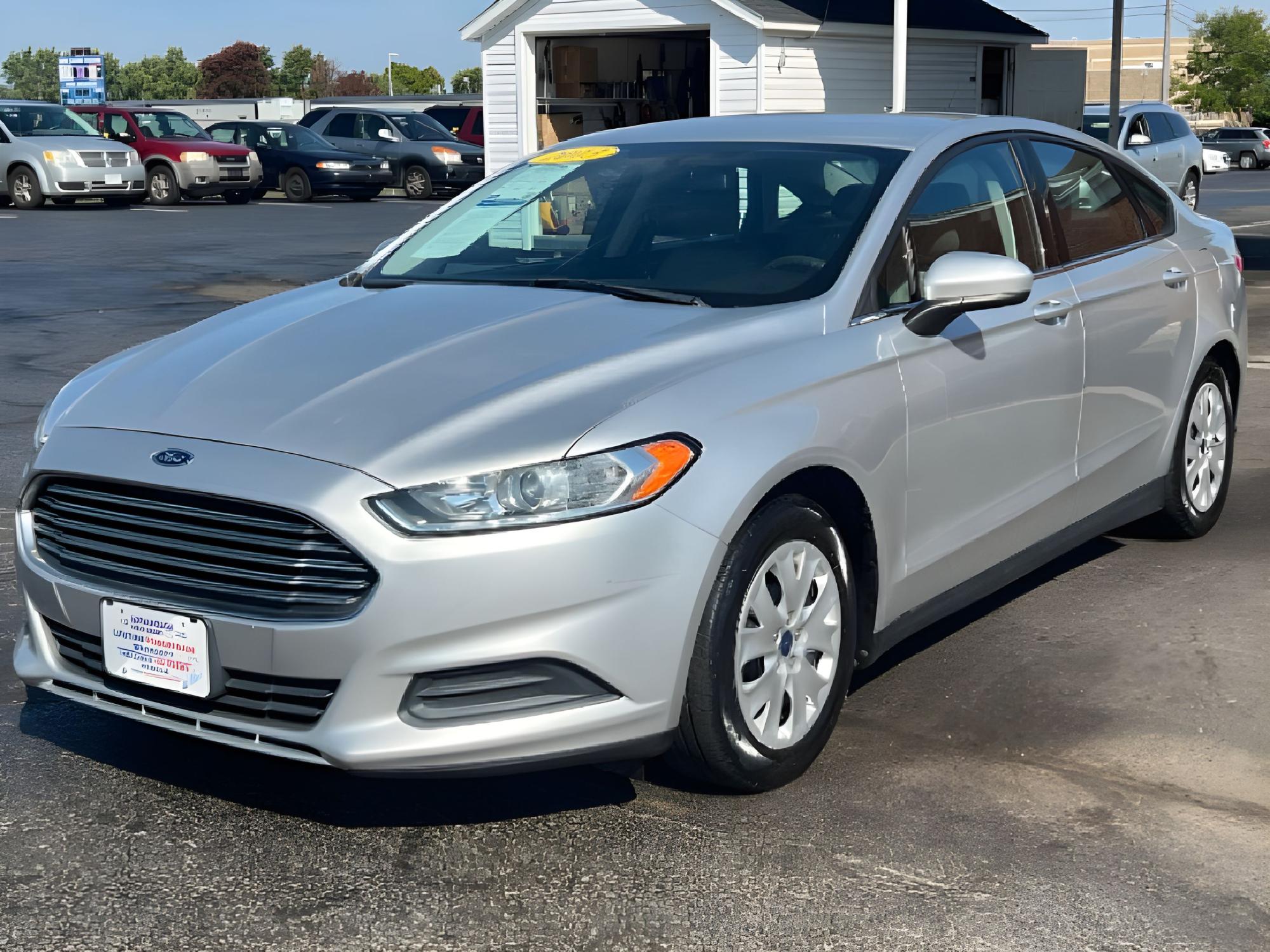 2013 Ingot Silver Ford Fusion S (3FA6P0G78DR) with an 2.5L L4 DOHC 16V engine, located at 1230 East Main St, Xenia, OH, 45385, (937) 908-9800, 39.688026, -83.910172 - Photo #11