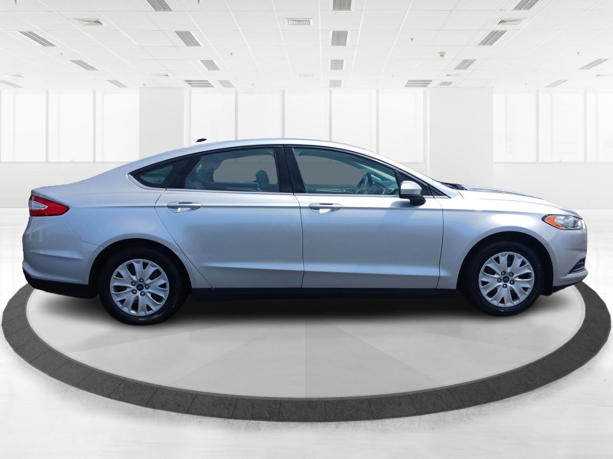2013 Ingot Silver Ford Fusion S (3FA6P0G78DR) with an 2.5L L4 DOHC 16V engine, located at 1230 East Main St, Xenia, OH, 45385, (937) 908-9800, 39.688026, -83.910172 - Photo #3