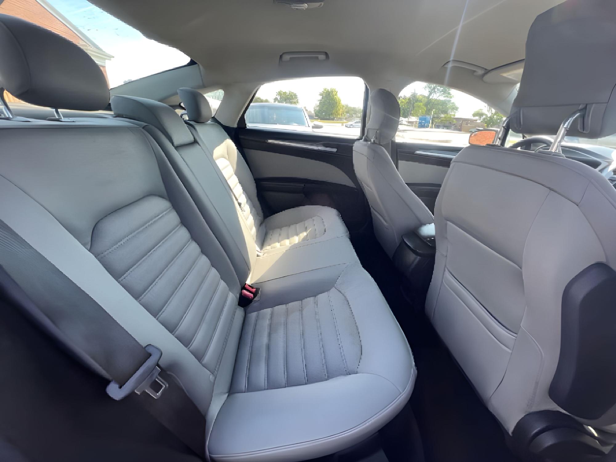 2013 Ingot Silver Ford Fusion S (3FA6P0G78DR) with an 2.5L L4 DOHC 16V engine, located at 1230 East Main St, Xenia, OH, 45385, (937) 908-9800, 39.688026, -83.910172 - Photo #17