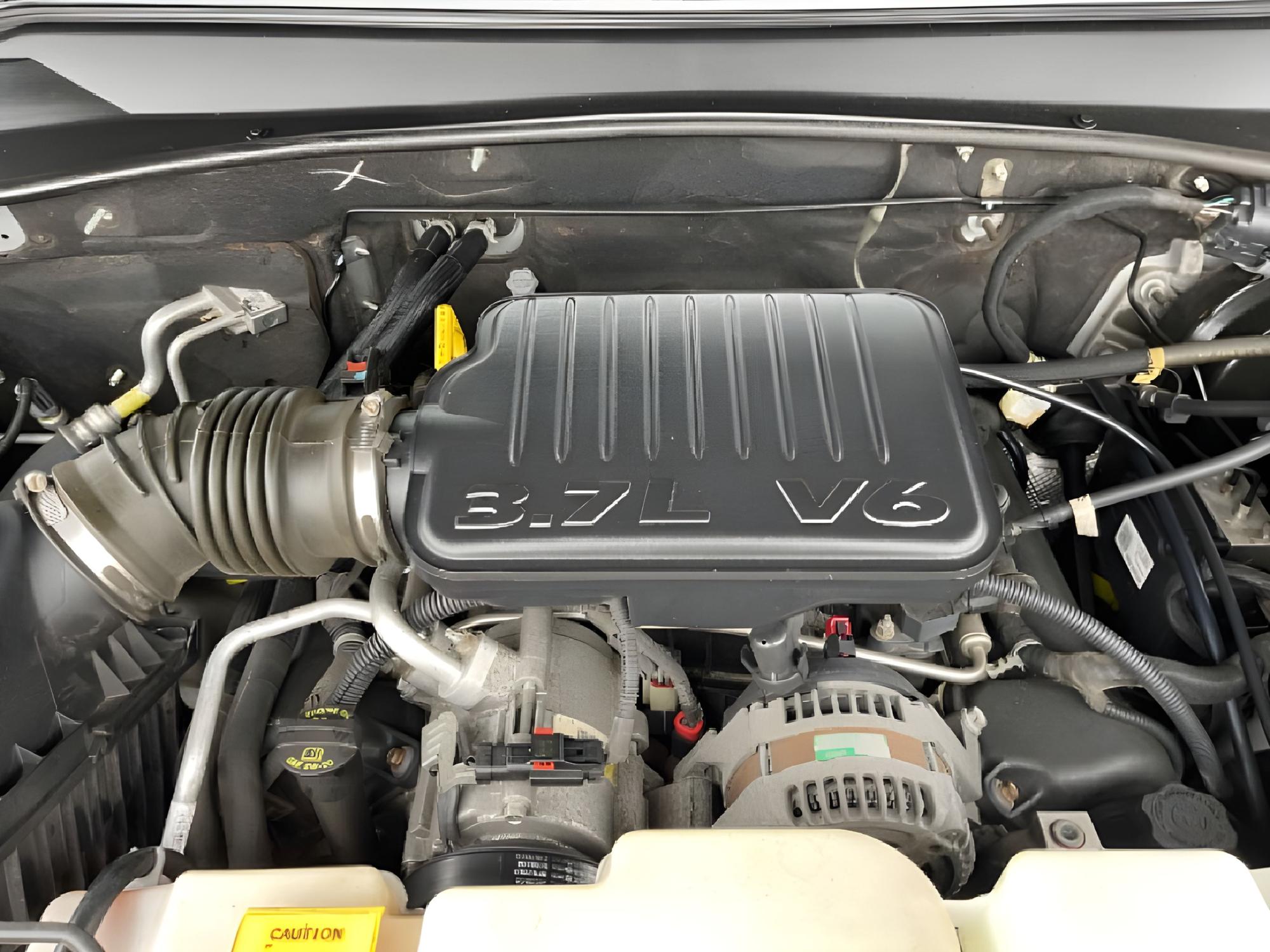 2008 Bright Silver Metallic Dodge Nitro SXT 4WD (1D8GU28K38W) with an 3.7L V6 SOHC 12V engine, located at 1184 Kauffman Ave, Fairborn, OH, 45324, (937) 908-9800, 39.807072, -84.030914 - Photo #25
