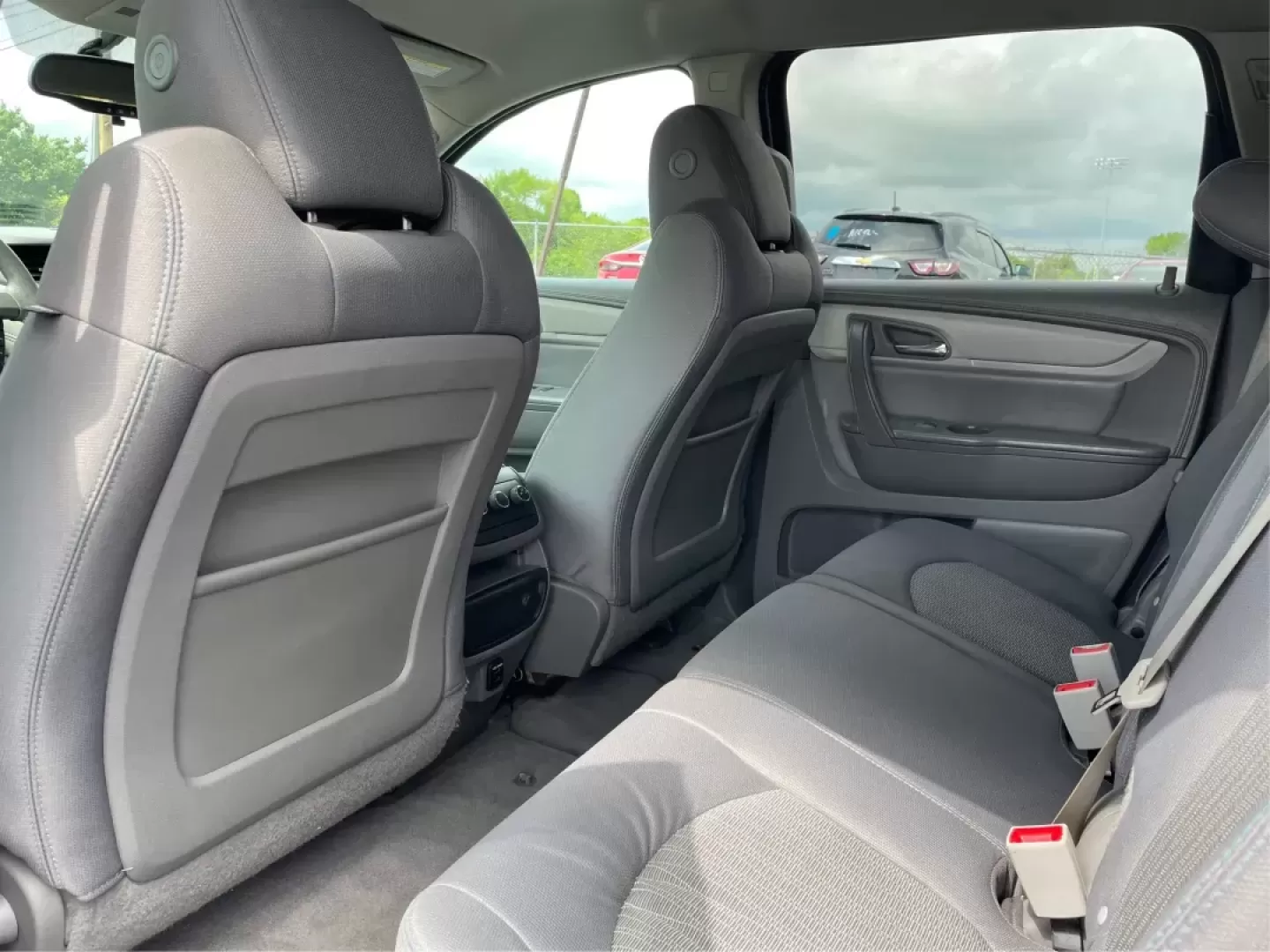 2014 Cyber Gray Metallic Chevrolet Traverse LS FWD w/PDC (1GNKRFED9EJ) with an 3.6L V6 DOHC 24V engine, 6-Speed Automatic transmission, located at 880 E. National Road, Vandalia, OH, 45377, (937) 908-9800, 39.891918, -84.183594 - 2014 Chevrolet Traverse LS FWD w/PDC - Photo#10