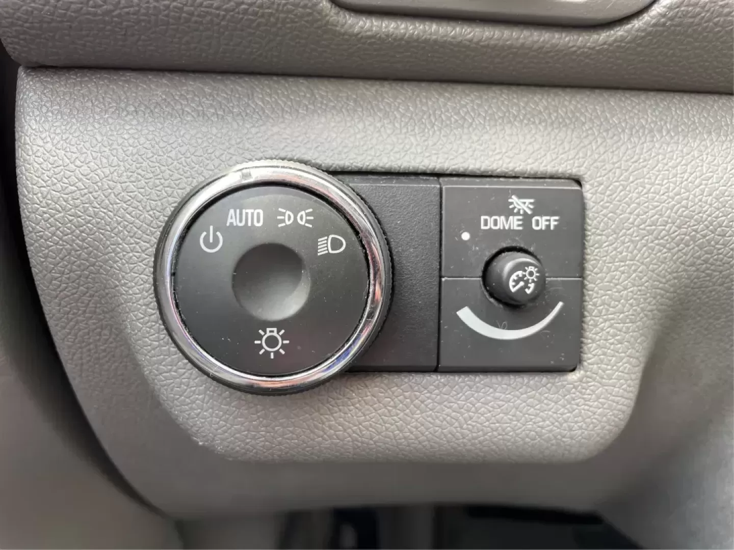 2014 Cyber Gray Metallic Chevrolet Traverse LS FWD w/PDC (1GNKRFED9EJ) with an 3.6L V6 DOHC 24V engine, 6-Speed Automatic transmission, located at 880 E. National Road, Vandalia, OH, 45377, (937) 908-9800, 39.891918, -84.183594 - 2014 Chevrolet Traverse LS FWD w/PDC - Photo#17