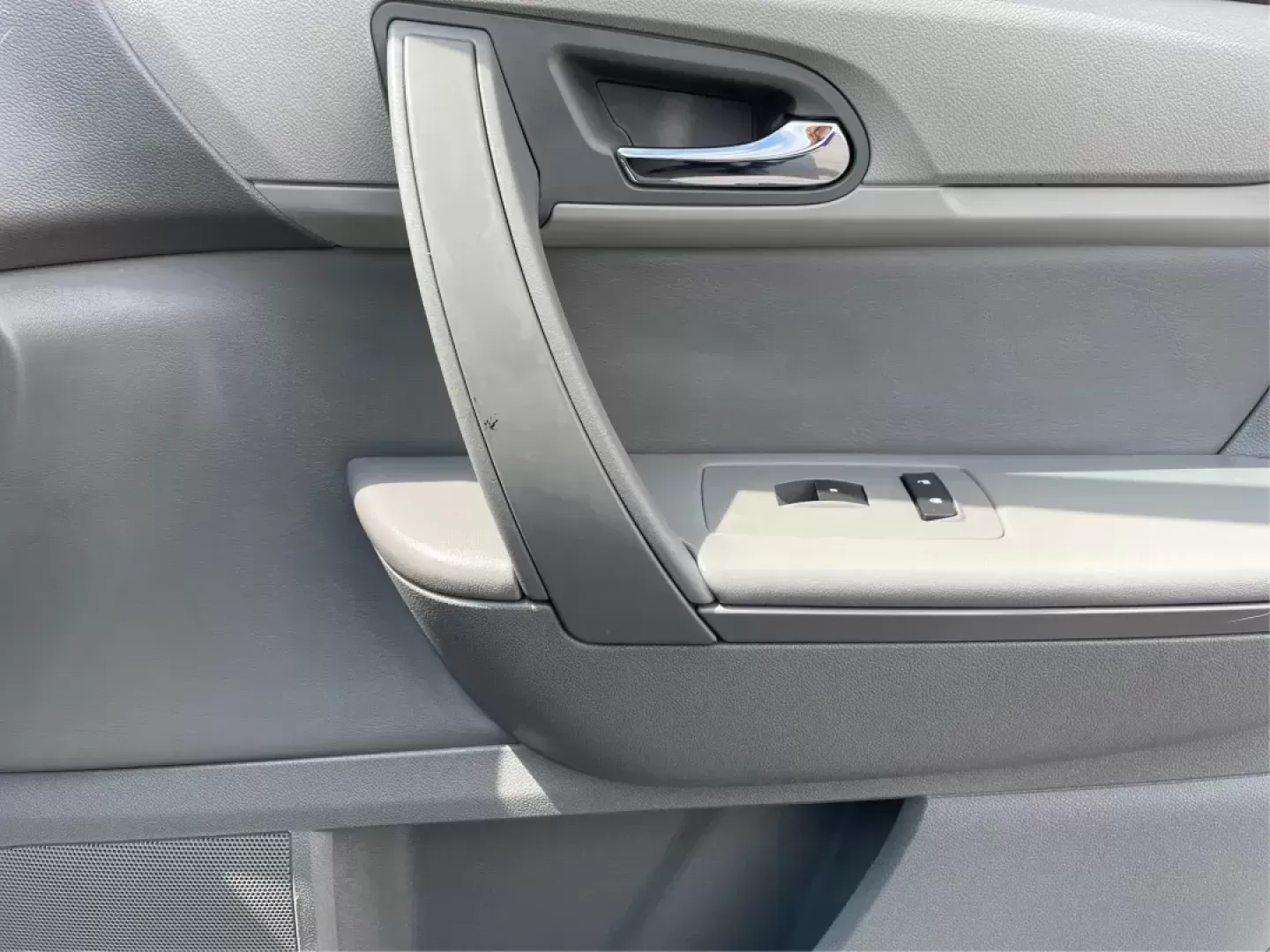 2014 Cyber Gray Metallic Chevrolet Traverse LS FWD w/PDC (1GNKRFED9EJ) with an 3.6L V6 DOHC 24V engine, 6-Speed Automatic transmission, located at 880 E. National Road, Vandalia, OH, 45377, (937) 908-9800, 39.891918, -84.183594 - 2014 Chevrolet Traverse LS FWD w/PDC - Photo#20