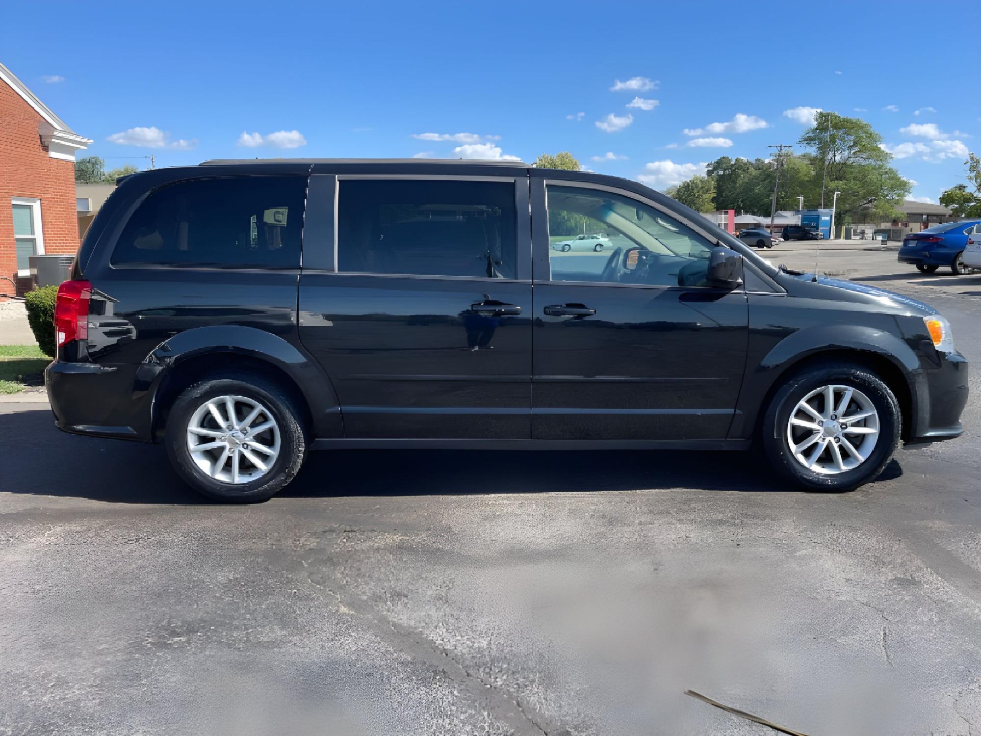 2016 Brilliant Black Crystal Pearl Coat Dodge Grand Caravan SXT (2C4RDGCG9GR) with an 3.6L V6 DOHC 24V engine, 6-Speed Automatic transmission, located at 1184 Kauffman Ave, Fairborn, OH, 45324, (937) 908-9800, 39.807072, -84.030914 - Photo #11