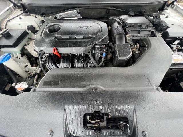 2017 Quartz White Pearl Hyundai Sonata SE (5NPE24AF6HH) with an 2.4L L4 DOHC 16V engine, 7-Speed Automatic transmission, located at 880 E. National Road, Vandalia, OH, 45377, (937) 908-9800, 39.891918, -84.183594 - Photo #20