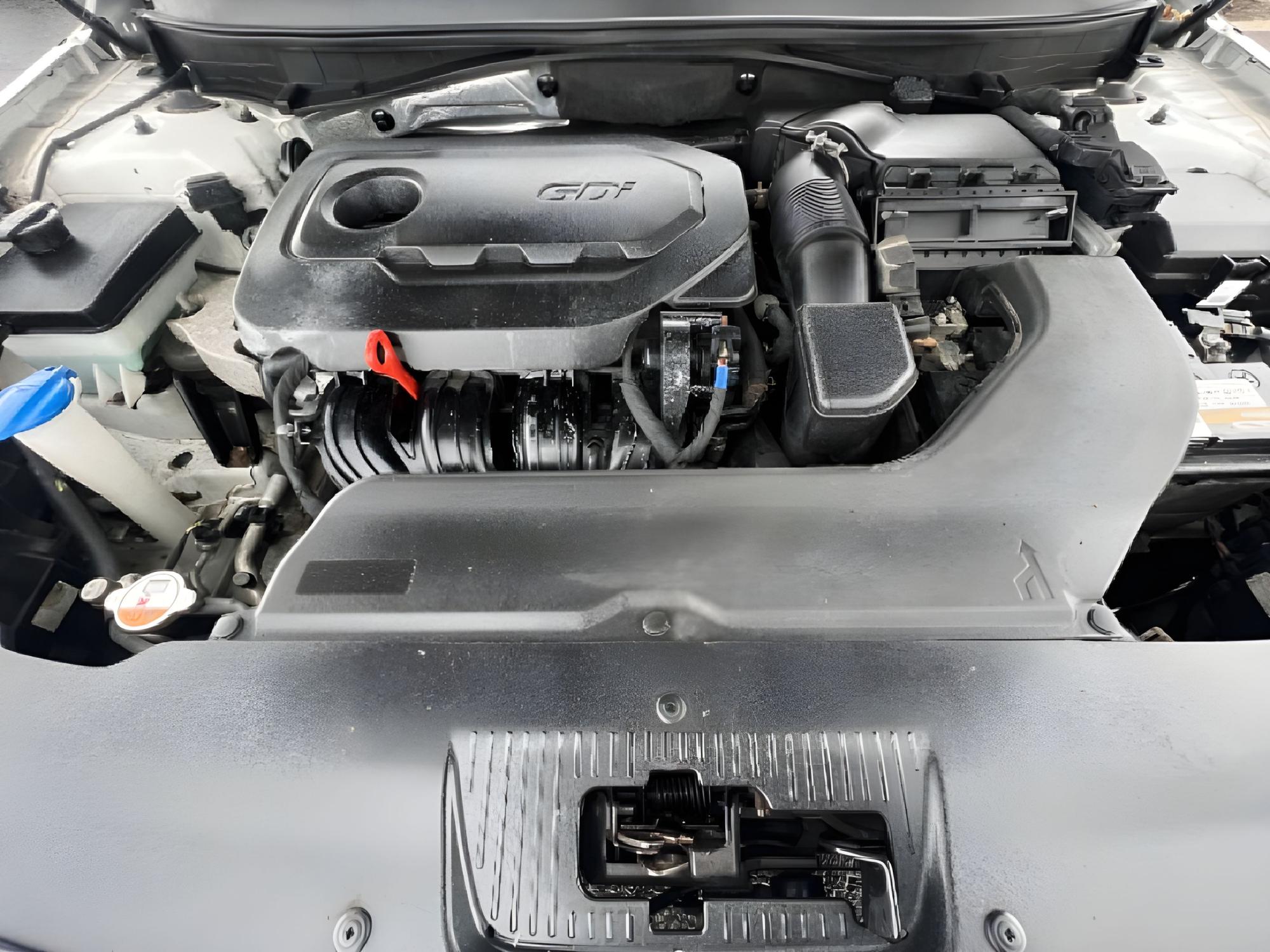 2017 Quartz White Pearl Hyundai Sonata SE (5NPE24AF6HH) with an 2.4L L4 DOHC 16V engine, 7-Speed Automatic transmission, located at 880 E. National Road, Vandalia, OH, 45377, (937) 908-9800, 39.891918, -84.183594 - Photo #21