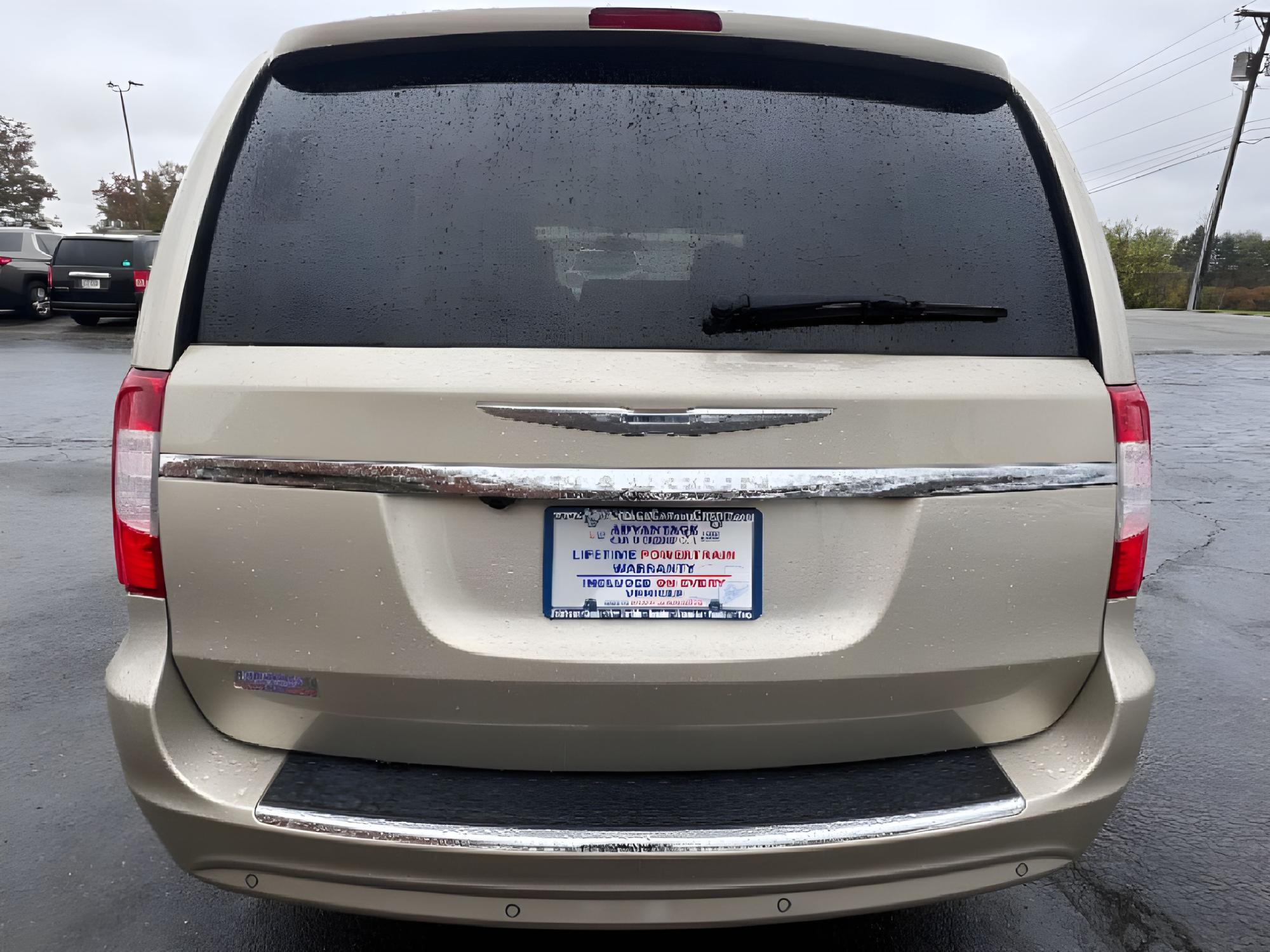 2012 White Gold Chrysler Town and Country Touring-L (2C4RC1CGXCR) with an 3.6L V6 DOHC 24V engine, 6-Speed Automatic transmission, located at 4508 South Dixie Dr, Moraine, OH, 45439, (937) 908-9800, 39.689976, -84.218452 - Photo #11