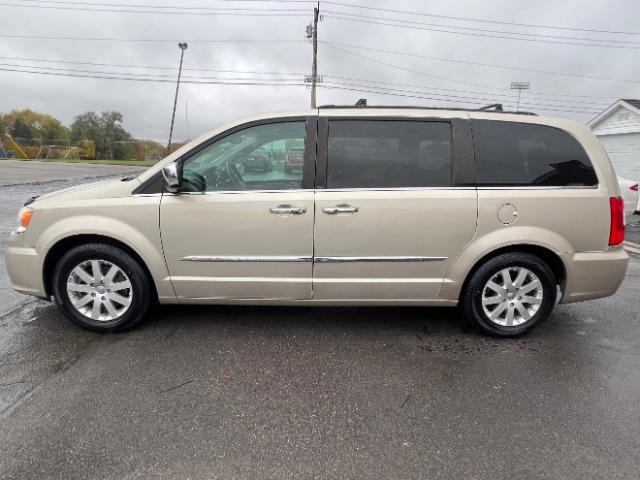 2012 White Gold Chrysler Town and Country Touring-L (2C4RC1CGXCR) with an 3.6L V6 DOHC 24V engine, 6-Speed Automatic transmission, located at 4508 South Dixie Dr, Moraine, OH, 45439, (937) 908-9800, 39.689976, -84.218452 - Photo #6