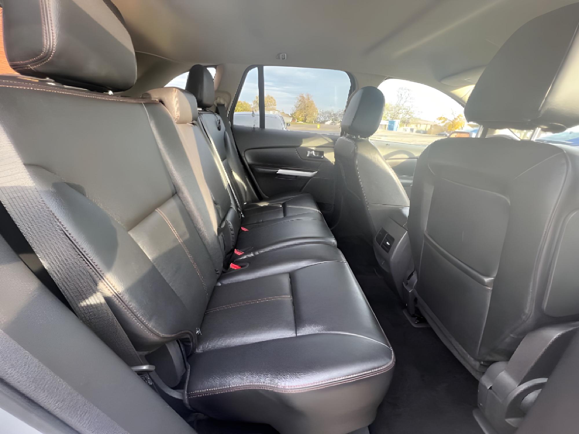 2014 Ingot Silver Metallic Ford Edge SEL AWD (2FMDK4JC9EB) with an 3.5L V6 DOHC 24V engine, 6-Speed Automatic transmission, located at 4508 South Dixie Dr, Moraine, OH, 45439, (937) 908-9800, 39.689976, -84.218452 - Photo #17