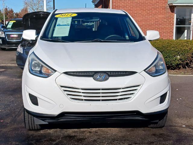 2014 White Hyundai Tucson GL Auto FWD (KM8JT3AF4EU) with an 2.0L L4 DOHC 16V engine, 6-Speed Automatic transmission, located at 880 E. National Road, Vandalia, OH, 45377, (937) 908-9800, 39.891918, -84.183594 - Photo #2