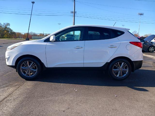2014 White Hyundai Tucson GL Auto FWD (KM8JT3AF4EU) with an 2.0L L4 DOHC 16V engine, 6-Speed Automatic transmission, located at 880 E. National Road, Vandalia, OH, 45377, (937) 908-9800, 39.891918, -84.183594 - Photo #6