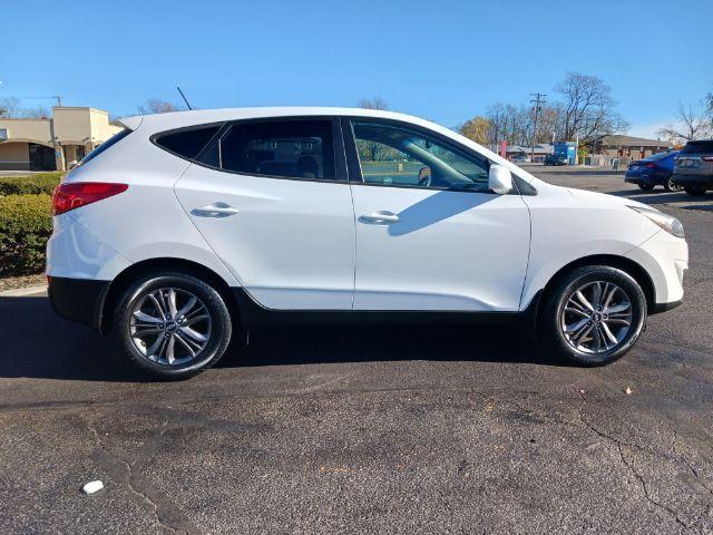 2014 White Hyundai Tucson GL Auto FWD (KM8JT3AF4EU) with an 2.0L L4 DOHC 16V engine, 6-Speed Automatic transmission, located at 880 E. National Road, Vandalia, OH, 45377, (937) 908-9800, 39.891918, -84.183594 - Photo #8