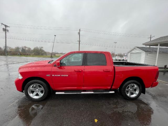 2012 Flame Red RAM 1500 Sport Crew Cab 4WD (1C6RD7MT9CS) with an 5.7L V8 OHV 16V engine, 6-Speed Automatic transmission, located at 4508 South Dixie Dr, Moraine, OH, 45439, (937) 908-9800, 39.689976, -84.218452 - Photo #4