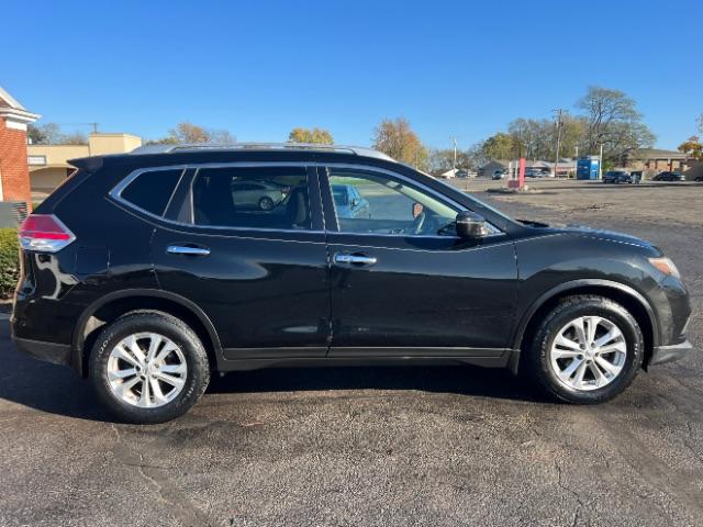 2016 Magnetic Black Nissan Rogue SV 2WD (KNMAT2MT6GP) with an 2.5L L4 DOHC 16V engine, Continuously Variable Transmission transmission, located at 1951 S Dayton Lakeview Rd., New Carlisle, OH, 45344, (937) 908-9800, 39.890999, -84.050255 - Photo #10