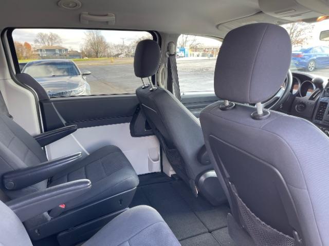 2009 Stone White Dodge Grand Caravan SE (1D8HN44E69B) with an 3.3L V6 OHV 12V engine, 4-Speed Automatic transmission, located at 401 Woodman Dr, Riverside, OH, 45431, (937) 908-9800, 39.760899, -84.123421 - Photo #18