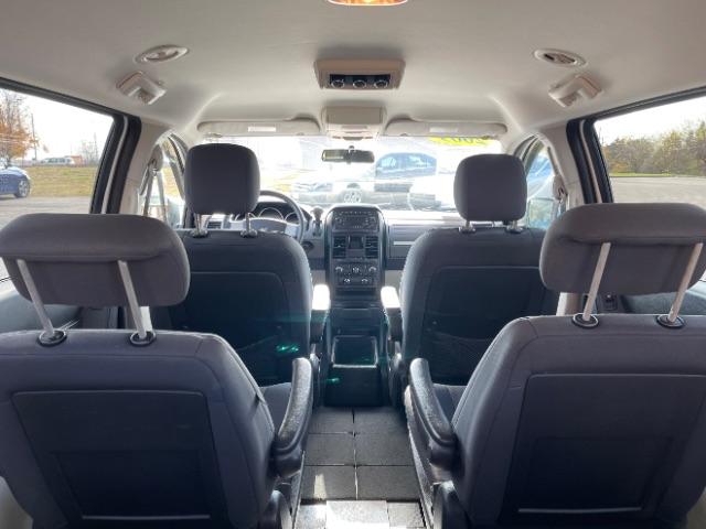 2009 Stone White Dodge Grand Caravan SE (1D8HN44E69B) with an 3.3L V6 OHV 12V engine, 4-Speed Automatic transmission, located at 401 Woodman Dr, Riverside, OH, 45431, (937) 908-9800, 39.760899, -84.123421 - Photo #20