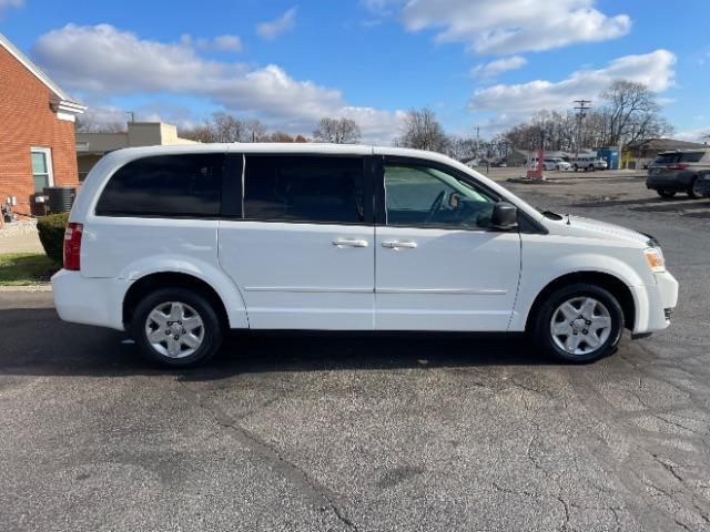 2009 Stone White Dodge Grand Caravan SE (1D8HN44E69B) with an 3.3L V6 OHV 12V engine, 4-Speed Automatic transmission, located at 401 Woodman Dr, Riverside, OH, 45431, (937) 908-9800, 39.760899, -84.123421 - Photo #8