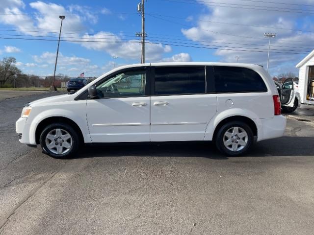 2009 Stone White Dodge Grand Caravan SE (1D8HN44E69B) with an 3.3L V6 OHV 12V engine, 4-Speed Automatic transmission, located at 401 Woodman Dr, Riverside, OH, 45431, (937) 908-9800, 39.760899, -84.123421 - Photo #10