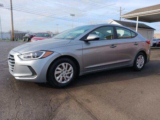 2017 Galactic Gray Hyundai Elantra SE 6AT (5NPD74LF2HH) with an 1.8L L4 DOHC 16V engine, 6-Speed Automatic transmission, located at 880 E. National Road, Vandalia, OH, 45377, (937) 908-9800, 39.891918, -84.183594 - Photo #4