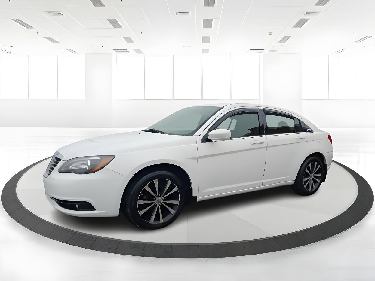 2013 Bright White Chrysler 200 Touring (1C3CCBBB5DN) with an 2.4L L4 DOHC 16V engine, 6-Speed Automatic transmission, located at 1099 N County Rd 25A , Troy, OH, 45373, (937) 908-9800, 40.057079, -84.212883 - Photo #7