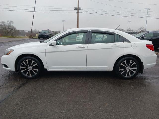 2013 Bright White Chrysler 200 Touring (1C3CCBBB5DN) with an 2.4L L4 DOHC 16V engine, 6-Speed Automatic transmission, located at 1099 N County Rd 25A, Troy, OH, 45373, (937) 908-9800, 40.057079, -84.212883 - Photo #6