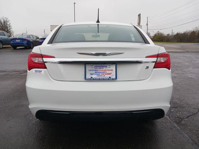 2013 Bright White Chrysler 200 Touring (1C3CCBBB5DN) with an 2.4L L4 DOHC 16V engine, 6-Speed Automatic transmission, located at 1099 N County Rd 25A, Troy, OH, 45373, (937) 908-9800, 40.057079, -84.212883 - Photo #10