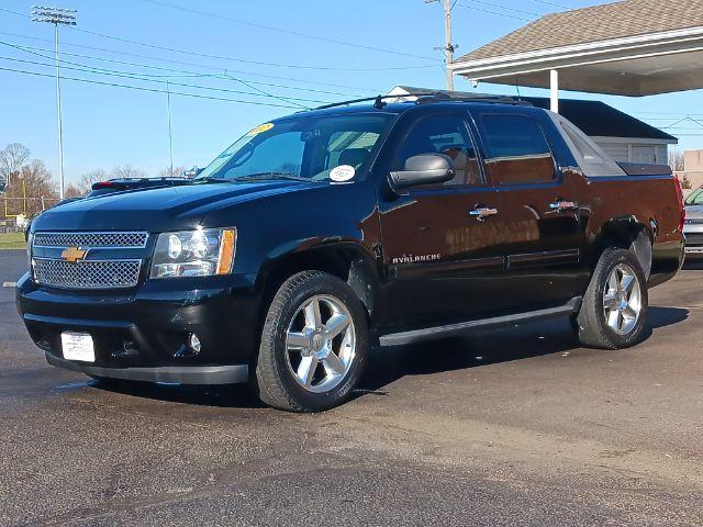 2012 Black Chevrolet Avalanche LT 4WD (3GNTKFE72CG) with an 5.3L V8 OHV 16V FFV engine, 4-Speed Automatic transmission, located at 880 E. National Road, Vandalia, OH, 45377, (937) 908-9800, 39.891918, -84.183594 - Photo #4