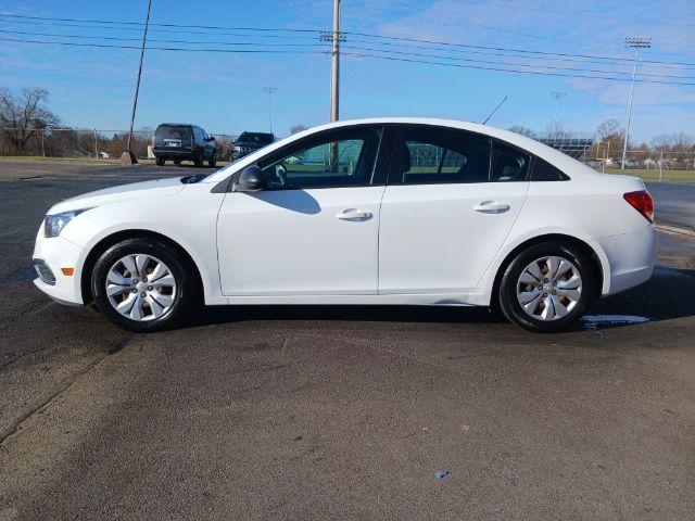 2016 Summit White Chevrolet Cruze Limited LS Auto (1G1PC5SG3G7) with an 1.8L L4 DOHC 16V FFV engine, 6-Speed Automatic transmission, located at 1951 S Dayton Lakeview Rd., New Carlisle, OH, 45344, (937) 908-9800, 39.890999, -84.050255 - Photo #6