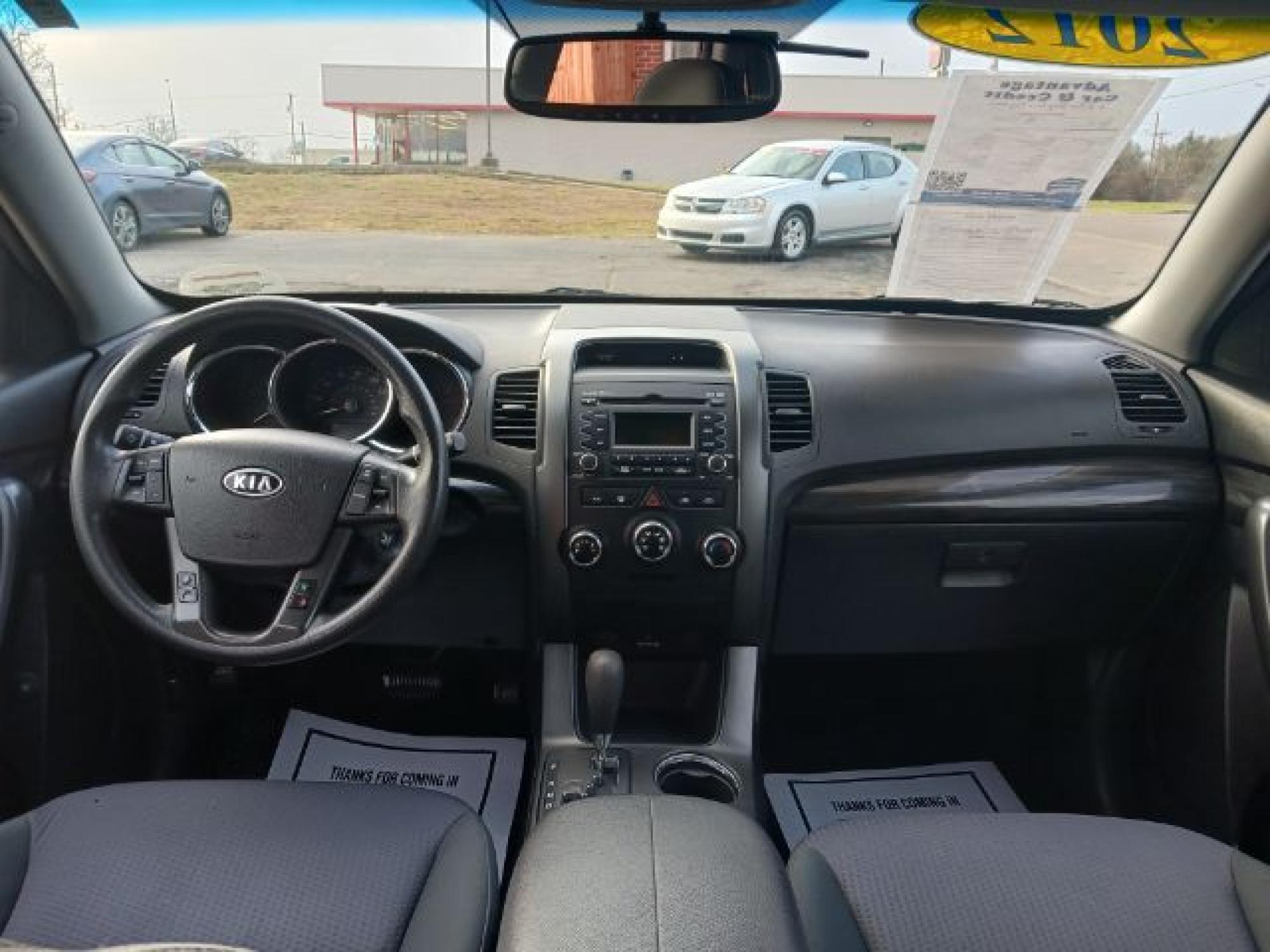 2012 Pacific Blue Kia Sorento LX 4WD (5XYKTDA2XCG) with an 3.5L V6 DOHC 24V engine, 6-Speed Automatic transmission, located at 4508 South Dixie Dr, Moraine, OH, 45439, (937) 908-9800, 39.689976, -84.218452 - Photo #3