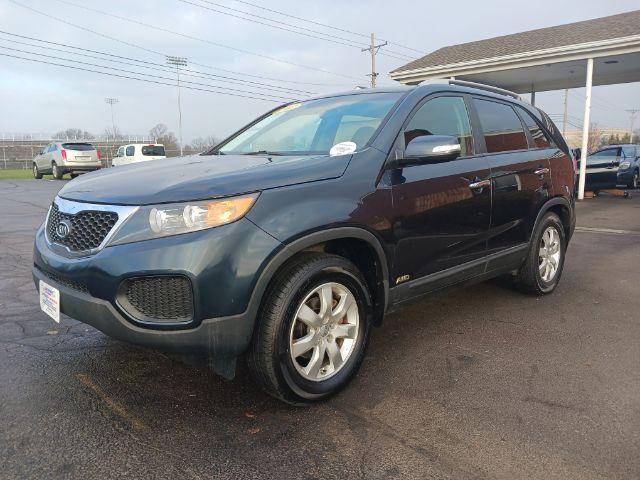 2012 Pacific Blue Kia Sorento LX 4WD (5XYKTDA2XCG) with an 3.5L V6 DOHC 24V engine, 6-Speed Automatic transmission, located at 4508 South Dixie Dr, Moraine, OH, 45439, (937) 908-9800, 39.689976, -84.218452 - Photo #4
