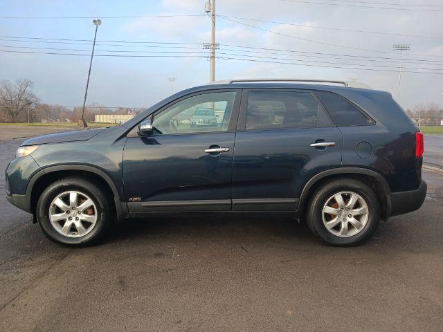 2012 Pacific Blue Kia Sorento LX 4WD (5XYKTDA2XCG) with an 3.5L V6 DOHC 24V engine, 6-Speed Automatic transmission, located at 4508 South Dixie Dr, Moraine, OH, 45439, (937) 908-9800, 39.689976, -84.218452 - Photo #6