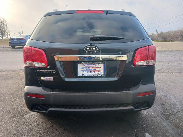 2012 Pacific Blue Kia Sorento LX 4WD (5XYKTDA2XCG) with an 3.5L V6 DOHC 24V engine, 6-Speed Automatic transmission, located at 4508 South Dixie Dr, Moraine, OH, 45439, (937) 908-9800, 39.689976, -84.218452 - Photo #10