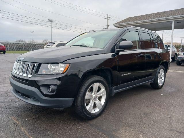 2016 Black Jeep Compass Sport FWD (1C4NJCBA6GD) with an 2.0L L4 DOHC 16V engine, located at 4508 South Dixie Dr, Moraine, OH, 45439, (937) 908-9800, 39.689976, -84.218452 - Photo #4