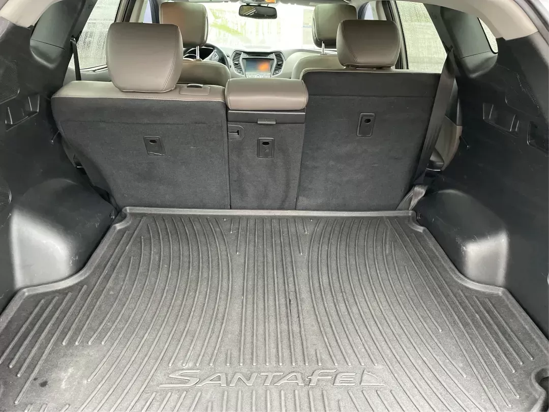 2013 Mineral Gray Hyundai Santa Fe Sport 2.4 AWD (5XYZUDLBXDG) with an 2.4L L4 DOHC 16V engine, 6-Speed Automatic transmission, located at 1184 Kauffman Ave, Fairborn, OH, 45324, (937) 908-9800, 39.807072, -84.030914 - Photo#12