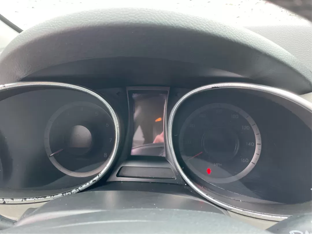 2013 Mineral Gray Hyundai Santa Fe Sport 2.4 AWD (5XYZUDLBXDG) with an 2.4L L4 DOHC 16V engine, 6-Speed Automatic transmission, located at 1184 Kauffman Ave, Fairborn, OH, 45324, (937) 908-9800, 39.807072, -84.030914 - Photo#15