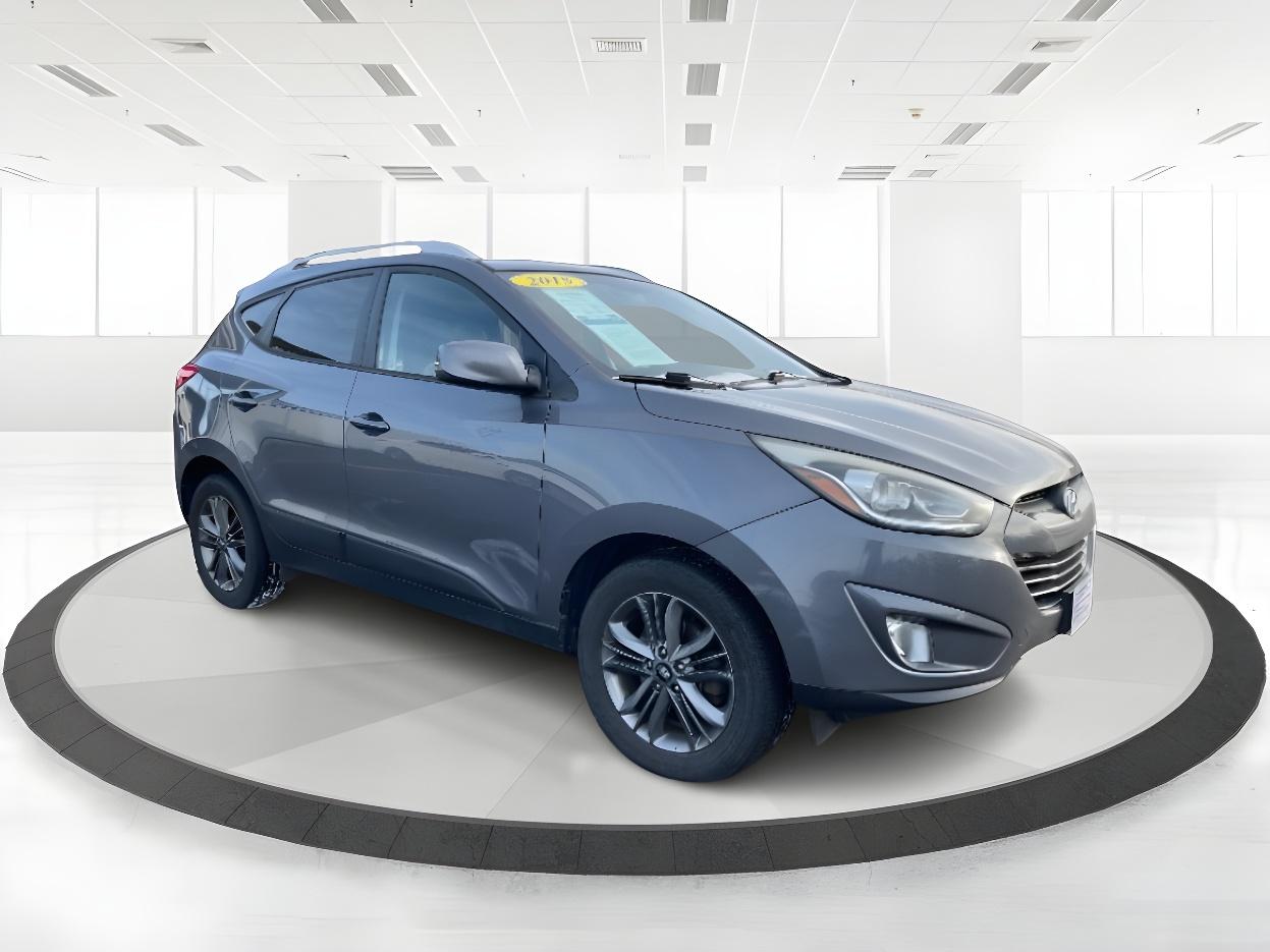 2015 Graphite Gray Metallic Hyundai Tucson SE AWD (KM8JUCAG4FU) with an 2.4L L4 DOHC 16V engine, 6-Speed Automatic transmission, located at 1951 S Dayton Lakeview Rd., New Carlisle, OH, 45344, (937) 908-9800, 39.890999, -84.050255 - Photo #1