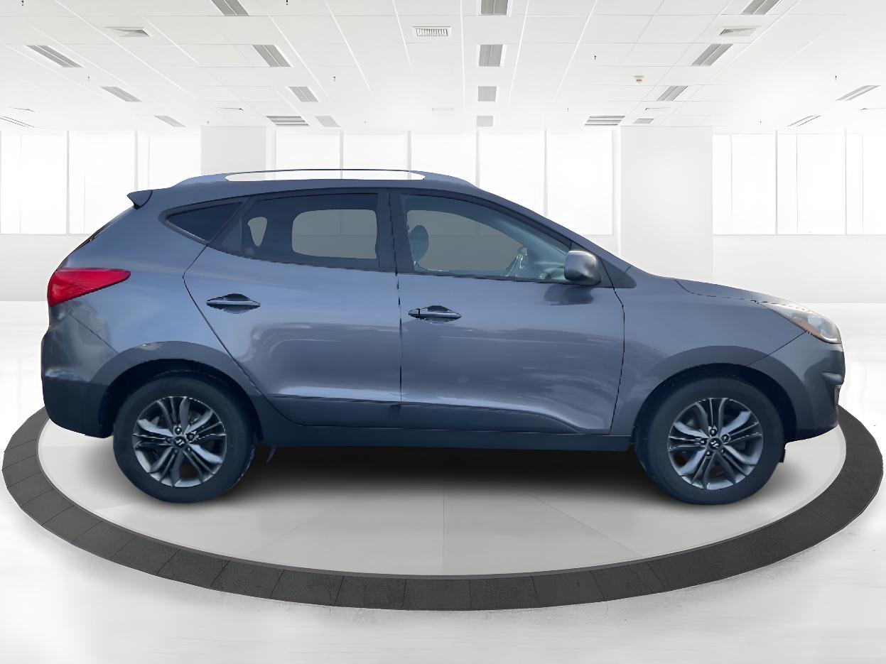 2015 Graphite Gray Metallic Hyundai Tucson SE AWD (KM8JUCAG4FU) with an 2.4L L4 DOHC 16V engine, 6-Speed Automatic transmission, located at 1951 S Dayton Lakeview Rd., New Carlisle, OH, 45344, (937) 908-9800, 39.890999, -84.050255 - Photo #3