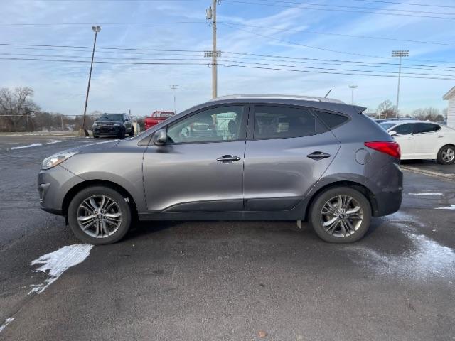 2015 Graphite Gray Metallic Hyundai Tucson SE AWD (KM8JUCAG4FU) with an 2.4L L4 DOHC 16V engine, 6-Speed Automatic transmission, located at 1951 S Dayton Lakeview Rd., New Carlisle, OH, 45344, (937) 908-9800, 39.890999, -84.050255 - Photo #4