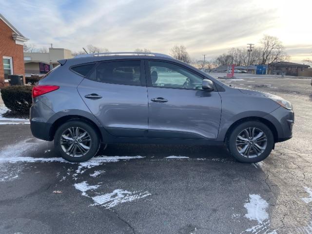 2015 Graphite Gray Metallic Hyundai Tucson SE AWD (KM8JUCAG4FU) with an 2.4L L4 DOHC 16V engine, 6-Speed Automatic transmission, located at 1951 S Dayton Lakeview Rd., New Carlisle, OH, 45344, (937) 908-9800, 39.890999, -84.050255 - Photo #6
