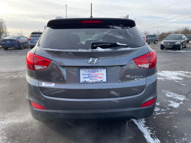 2015 Graphite Gray Metallic Hyundai Tucson SE AWD (KM8JUCAG4FU) with an 2.4L L4 DOHC 16V engine, 6-Speed Automatic transmission, located at 1951 S Dayton Lakeview Rd., New Carlisle, OH, 45344, (937) 908-9800, 39.890999, -84.050255 - Photo #8