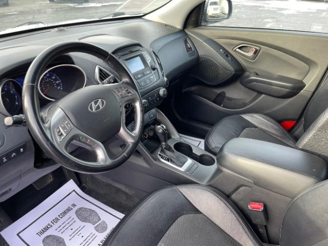 2015 Graphite Gray Metallic Hyundai Tucson SE AWD (KM8JUCAG4FU) with an 2.4L L4 DOHC 16V engine, 6-Speed Automatic transmission, located at 1951 S Dayton Lakeview Rd., New Carlisle, OH, 45344, (937) 908-9800, 39.890999, -84.050255 - Photo #12