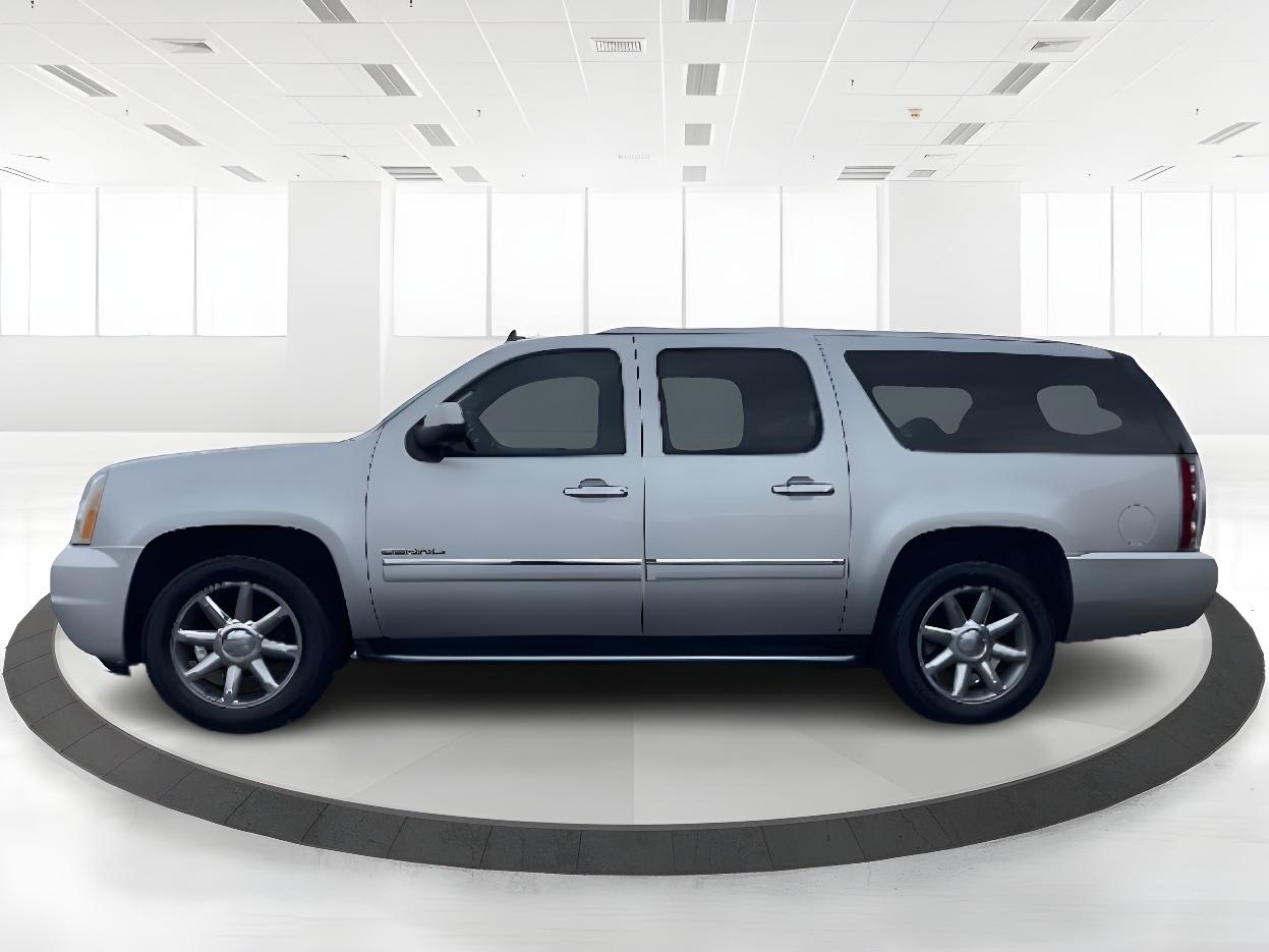 2013 Quicksilver Metallic GMC Yukon Denali XL 4WD (1GKS2MEF2DR) with an 6.2L V8 OHV 16V engine, 6-Speed Automatic transmission, located at 4508 South Dixie Dr, Moraine, OH, 45439, (937) 908-9800, 39.689976, -84.218452 - Photo #7