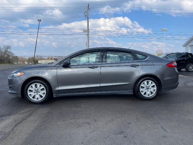 2014 Sterling Gray Ford Fusion S (1FA6P0G77E5) with an 2.5L L4 DOHC 16V engine, located at 401 Woodman Dr, Riverside, OH, 45431, (937) 908-9800, 39.760899, -84.123421 - Photo #4