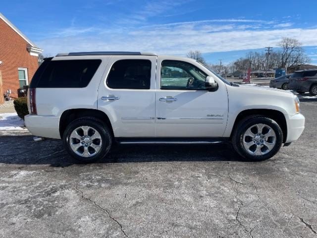 2014 White Diamond Tricoat GMC Yukon Denali 4WD (1GKS2EEFXER) with an 6.2L V8 OHV 16V engine, 6-Speed Automatic transmission, located at 1184 Kauffman Ave, Fairborn, OH, 45324, (937) 908-9800, 39.807072, -84.030914 - Photo #8