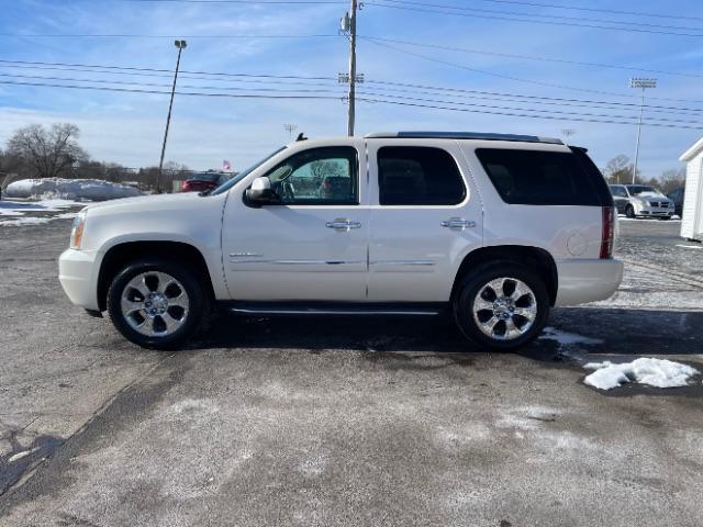 2014 White Diamond Tricoat GMC Yukon Denali 4WD (1GKS2EEFXER) with an 6.2L V8 OHV 16V engine, 6-Speed Automatic transmission, located at 1099 N County Rd 25A, Troy, OH, 45373, (937) 908-9800, 40.057079, -84.212883 - Photo #10