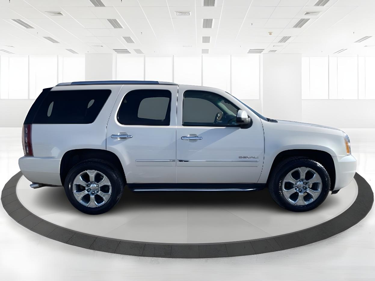 2014 White Diamond Tricoat GMC Yukon Denali 4WD (1GKS2EEFXER) with an 6.2L V8 OHV 16V engine, 6-Speed Automatic transmission, located at 1184 Kauffman Ave, Fairborn, OH, 45324, (937) 908-9800, 39.807072, -84.030914 - Photo #3