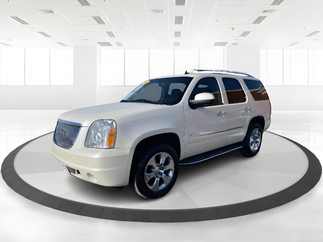 2014 White Diamond Tricoat GMC Yukon Denali 4WD (1GKS2EEFXER) with an 6.2L V8 OHV 16V engine, 6-Speed Automatic transmission, located at 1099 N County Rd 25A , Troy, OH, 45373, (937) 908-9800, 40.057079, -84.212883 - Photo #11
