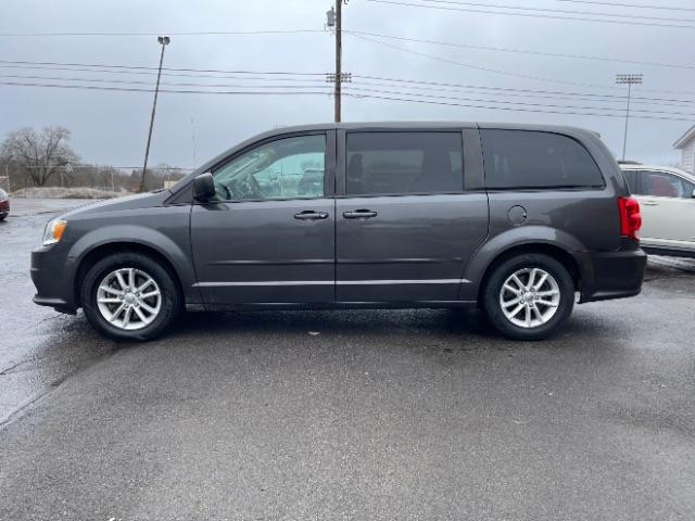 2015 Granite Crystal Met CC Dodge Grand Caravan SE (2C4RDGBG1FR) with an 3.6L V6 DOHC 24V engine, 6-Speed Automatic transmission, located at 1184 Kauffman Ave, Fairborn, OH, 45324, (937) 908-9800, 39.807072, -84.030914 - Photo #8