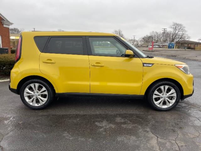 2016 Solar Yellow Kia Soul + (KNDJP3A51G7) with an 2.0L L4 DOHC 16V engine, 6-Speed Automatic transmission, located at 401 Woodman Dr, Riverside, OH, 45431, (937) 908-9800, 39.760899, -84.123421 - Photo #6