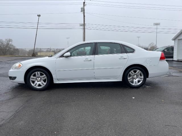 2011 Summit White Chevrolet Impala LT (2G1WG5EK3B1) with an 3.5L V6 OHV 16V FFV engine, 4-Speed Automatic transmission, located at 4508 South Dixie Dr, Moraine, OH, 45439, (937) 908-9800, 39.689976, -84.218452 - Photo #4